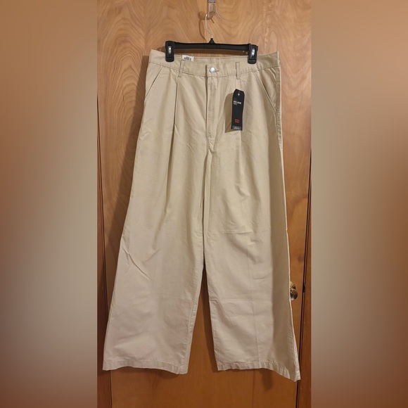 Levi's Other - Levi's Tan Chinos Classic Cotton Blend High Loose Pants Size 32x32